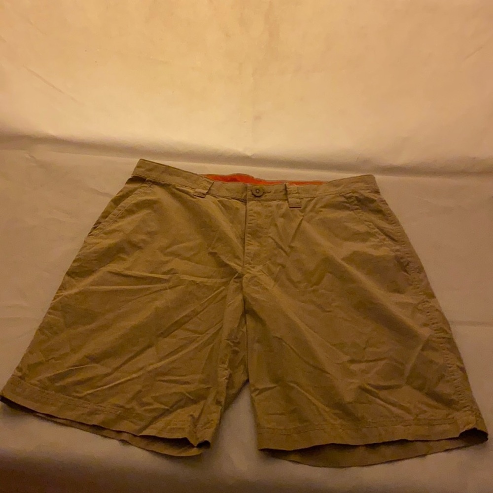 Columbia Washed out short modern classic size 34